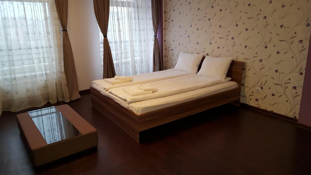 Sunlight Studio Apartment Oradea Exterior photo