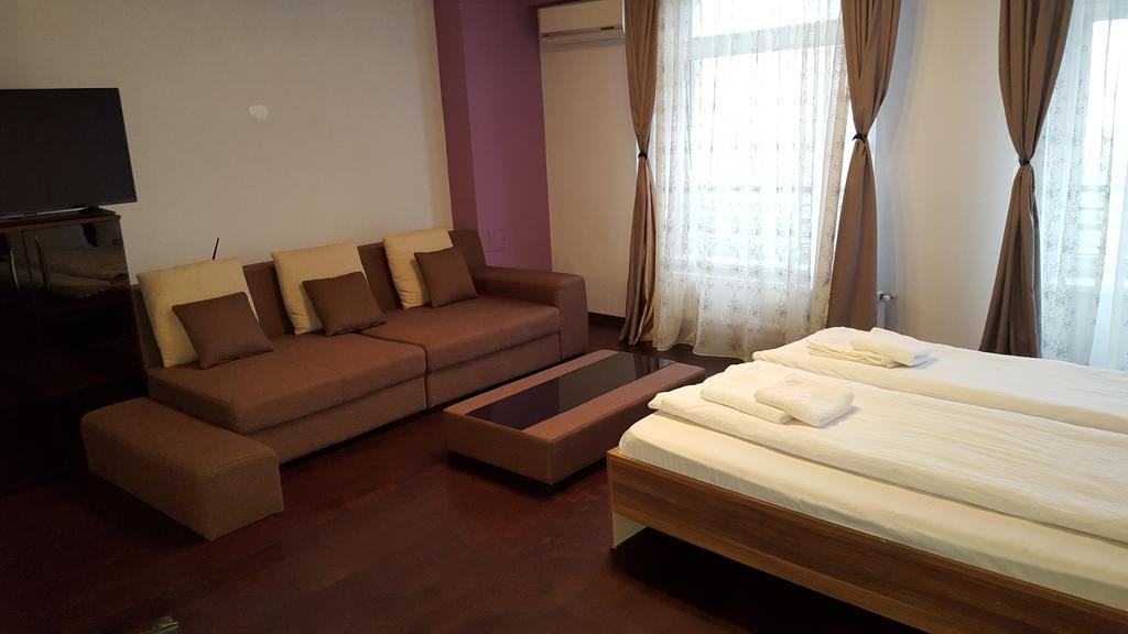 Sunlight Studio Apartment Oradea Exterior photo