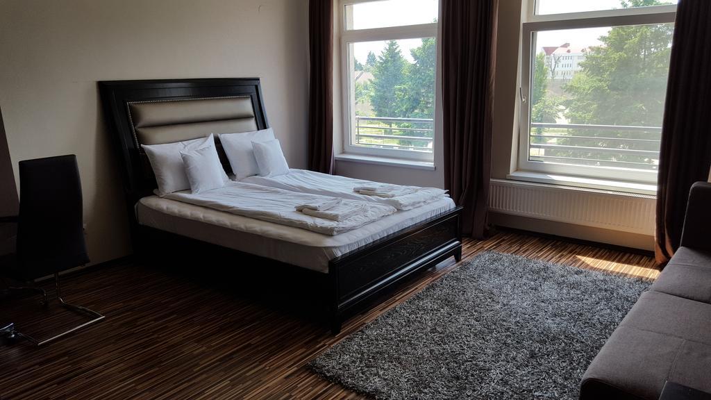 Sunlight Studio Apartment Oradea Exterior photo